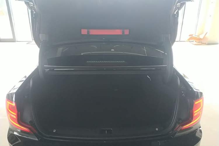 Used Volvo S90 2020 T5 Zhiyi Luxury Edition Trunk