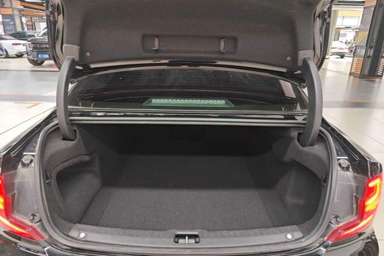 Used Volvo S90 2020 T5 Zhiyi Luxury Edition Trunk