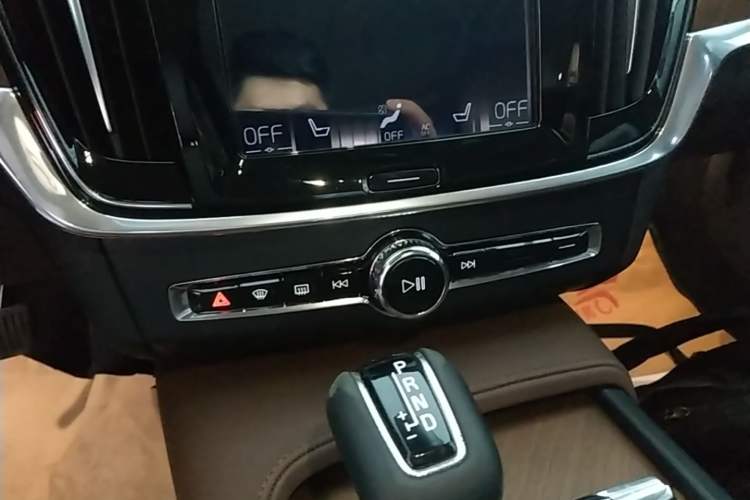 Used Volvo S90 2020 T5 Zhiyi Luxury Edition Audio And AC Panel