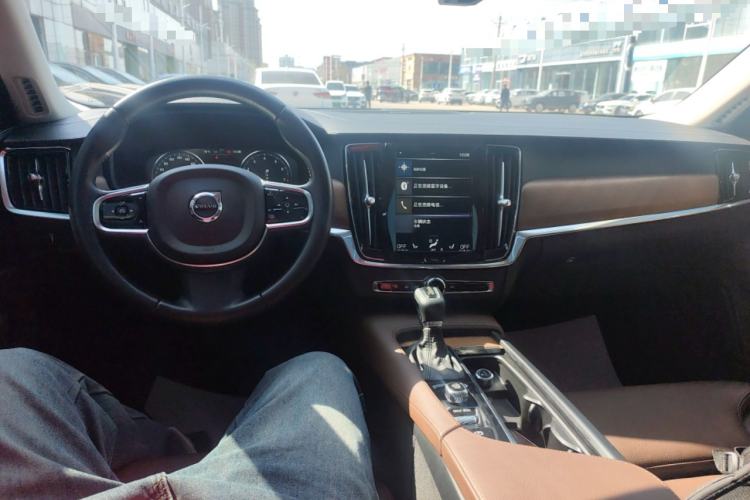 Used Volvo S90 2020 Facelift T5 Smart & Luxurious Edition Center Console
