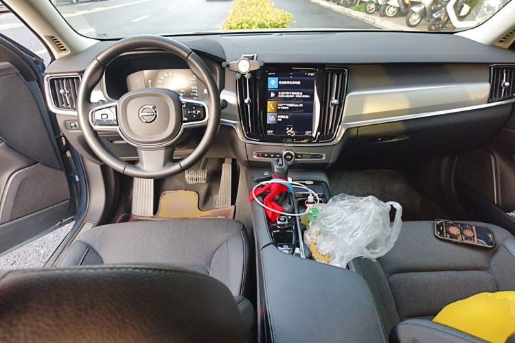 Used Volvo S90 2020 T4 SmartDrive Luxury Edition Center Console