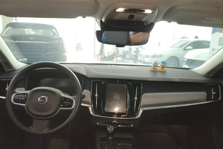 Used Volvo S90 2020 Facelifted T5 Zhiyi Sport Edition Center Console