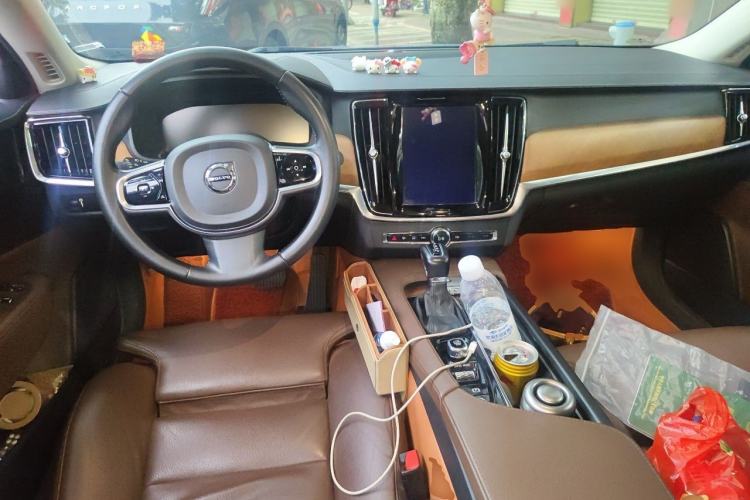 Used Volvo S90 2020 Facelift T5 Smart & Luxurious Edition Center Console