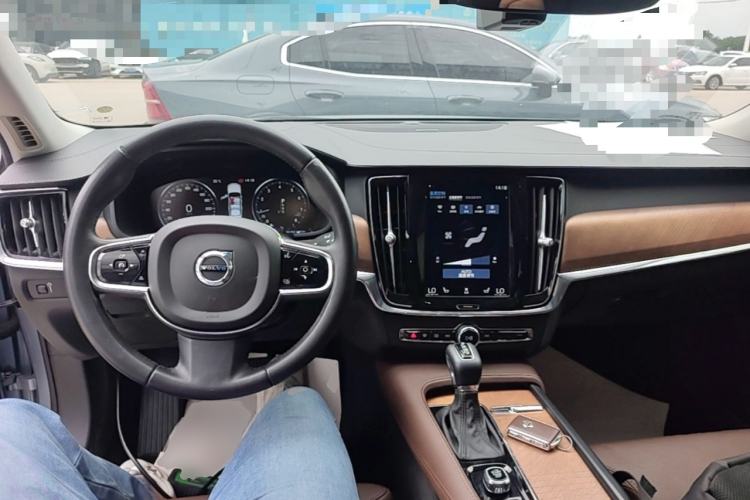 Used Volvo S90 2020 Facelift T5 Smart & Luxurious Edition Center Console