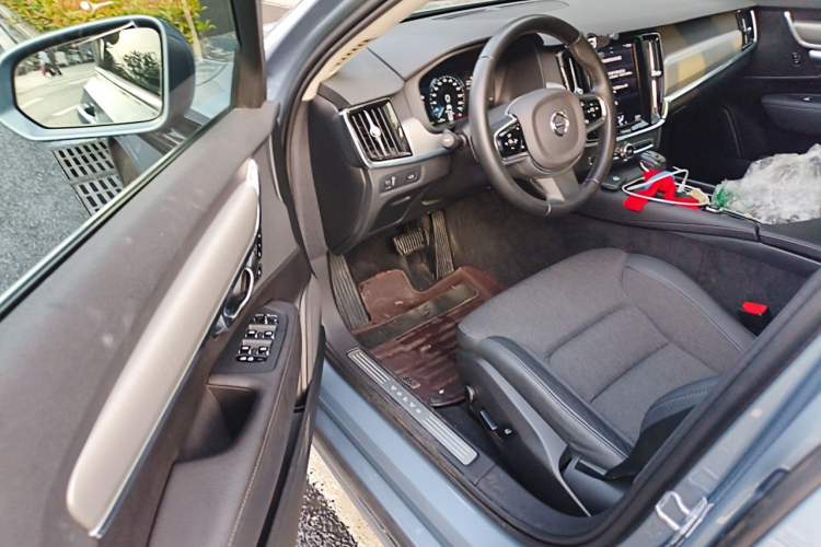 Used Volvo S90 2020 T4 SmartDrive Luxury Edition Driver Seat