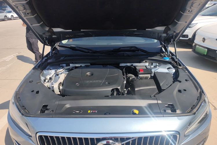 Used Volvo S90 2020 Facelift T5 Smart & Luxurious Edition Engine Bay