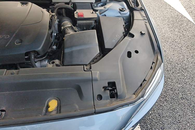 Used Volvo S90 2020 T4 SmartDrive Luxury Edition Engine Bay Left