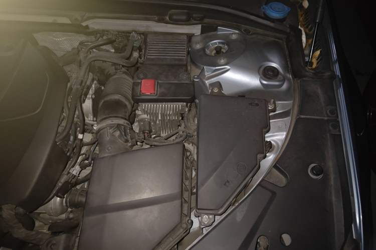 Used Volvo S90 2020 T5 Zhiyi Luxury Edition Engine Bay Left
