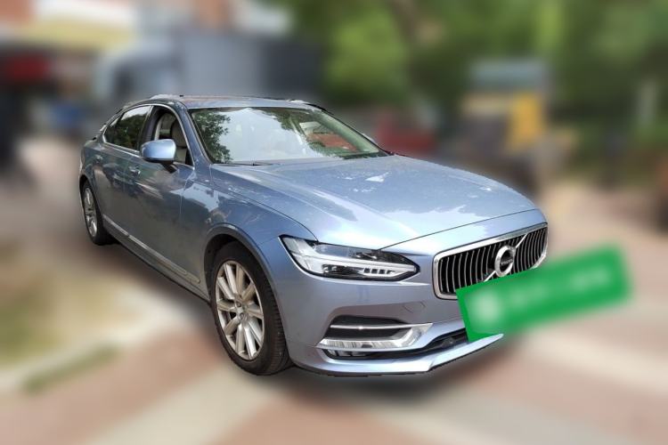 Used Volvo S90 2020 T5 Zhiyi Luxury Edition Front Right 45 Deg