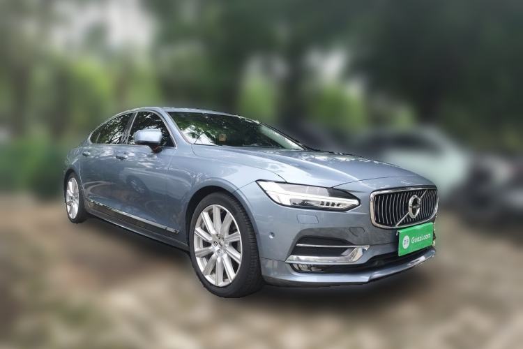 Used Volvo S90 2020 T5 Zhiya Luxury Edition Front Right 45 Deg