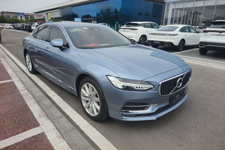 Used Volvo S90 2020 T5 Zhiyi Luxury Edition Front Right 45 Deg