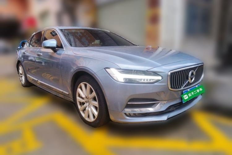 Used Volvo S90 2020 T5 Zhiyi Luxury Edition Front Right 45 Deg