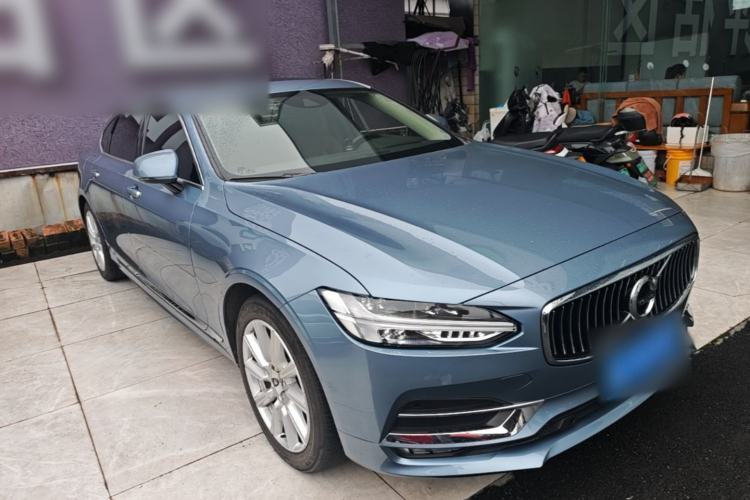 Used Volvo S90 2020 T5 Zhiyi Luxury Edition Front Right 45 Deg