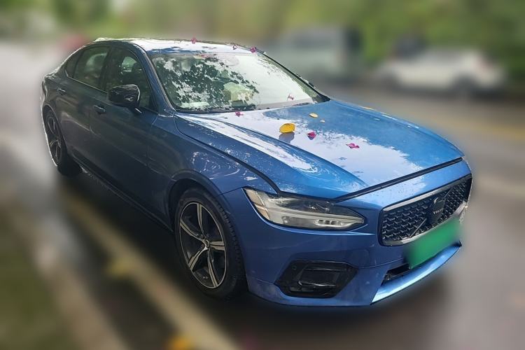 Used Volvo S90 2020 T5 Zhiyi Sport Edition Front Right 45 Deg