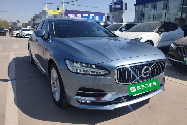 Used Volvo S90 2020 Facelift T5 Smart & Luxurious Edition Front Right 45 Deg