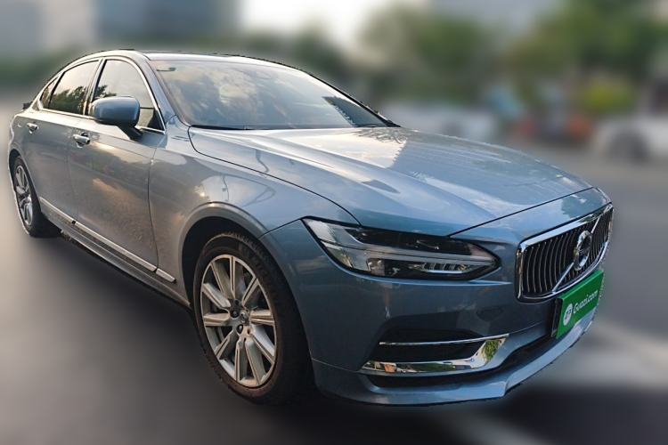 Used Volvo S90 2020 T4 SmartDrive Luxury Edition Front Right 45 Deg