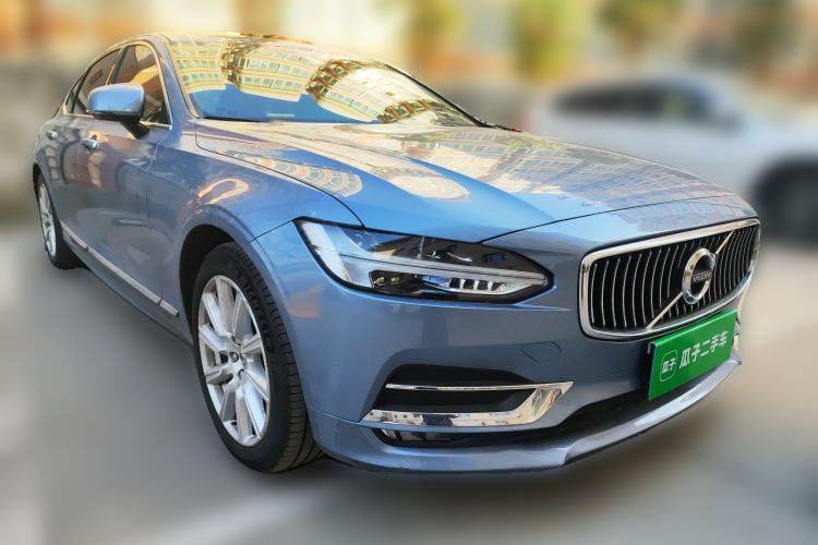 Used Volvo S90 2020 T5 Zhiyi Luxury Edition Front Right 45 Deg
