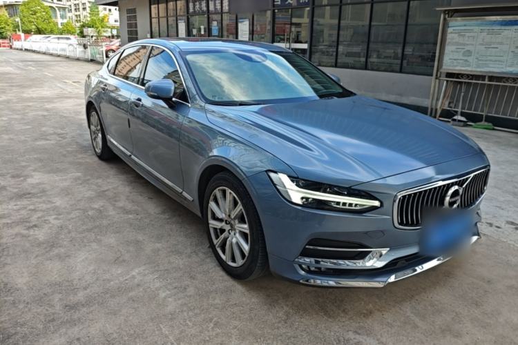Used Volvo S90 2020 T5 Zhiyi Luxury Edition Front Right 45 Deg