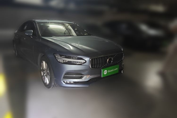 Used Volvo S90 2020 T5 Zhiyi Luxury Edition Front Right 45 Deg