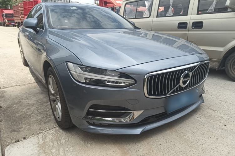 Used Volvo S90 2020 T5 Zhiyi Luxury Edition Front Right 45 Deg