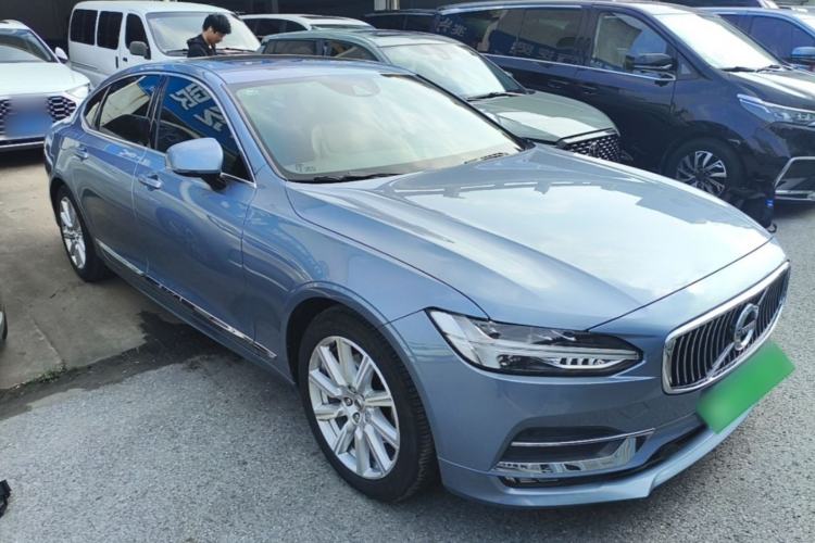 Used Volvo S90 2020 T5 Zhiyi Luxury Edition Front Right 45 Deg
