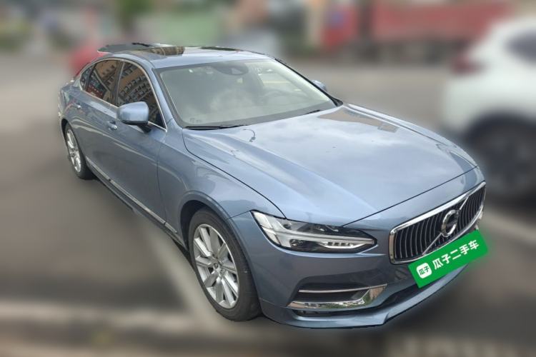 Used Volvo S90 2020 T5 Zhiyi Luxury Edition Front Right 45 Deg