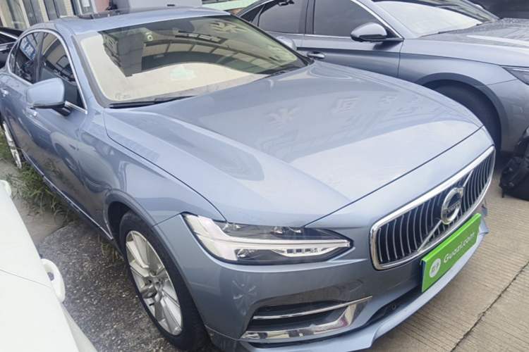 Used Volvo S90 2020 Facelifted T5 Zhiyi Luxury Edition Front Right 45 Deg