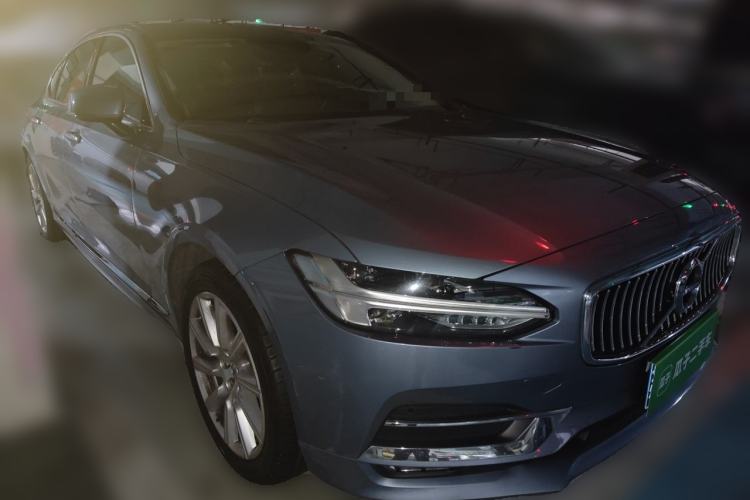 Used Volvo S90 2020 T5 Zhiyi Luxury Edition Front Right 45 Deg