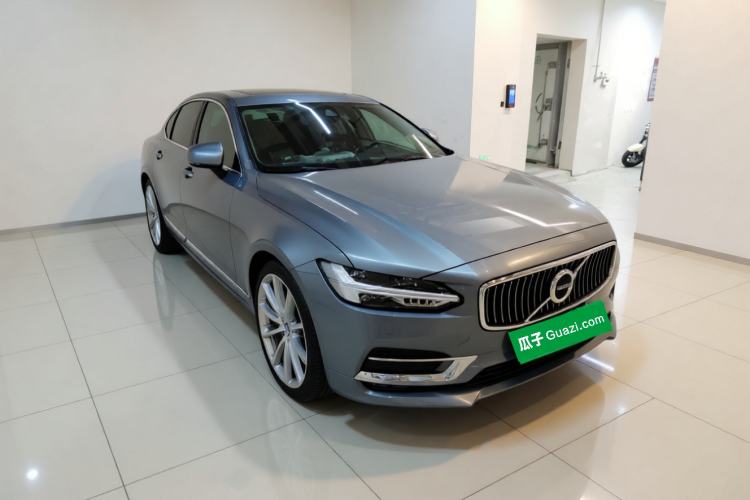 Used Volvo S90 2020 T5 Zhiyi Luxury Edition Front Right 45 Deg