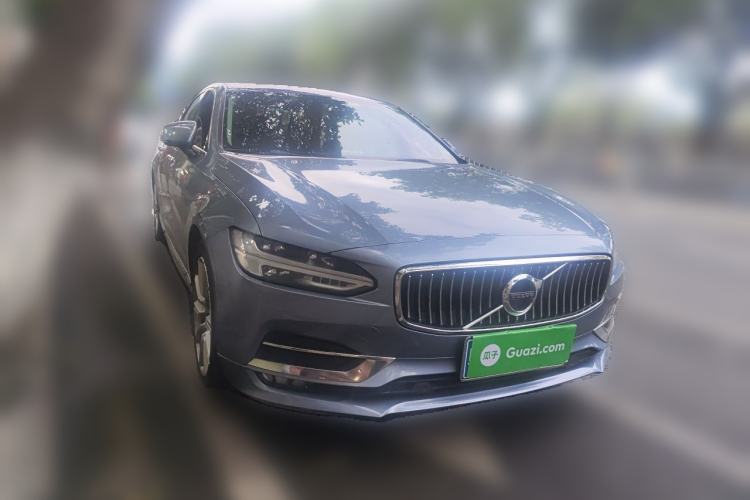 Used Volvo S90 2020 Facelift T5 Smart & Luxurious Edition Front Right 45 Deg