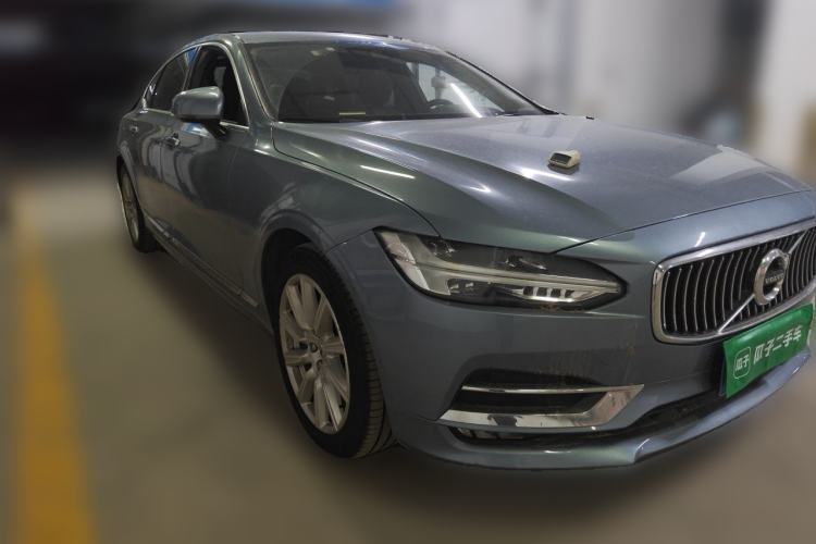 Used Volvo S90 2020 T5 Zhiyi Luxury Edition Front Right 45 Deg