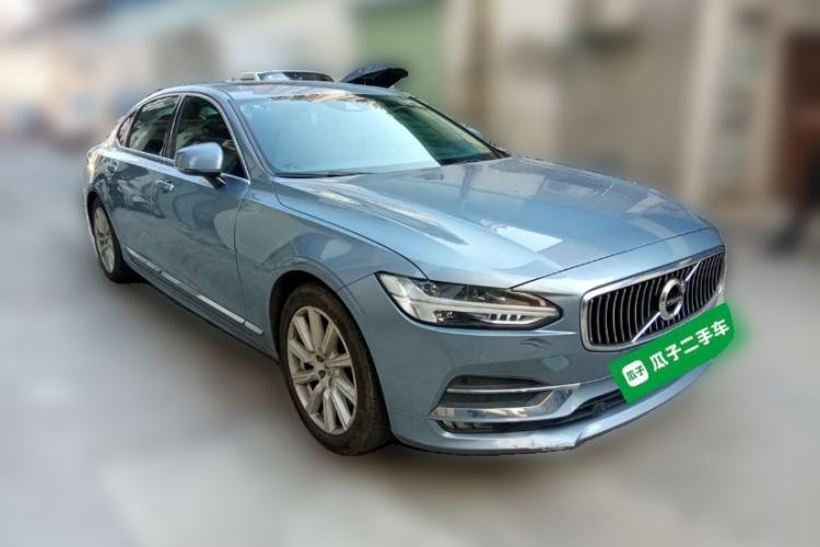 Used Volvo S90 2020 T5 Zhiyi Luxury Edition Front Right 45 Deg