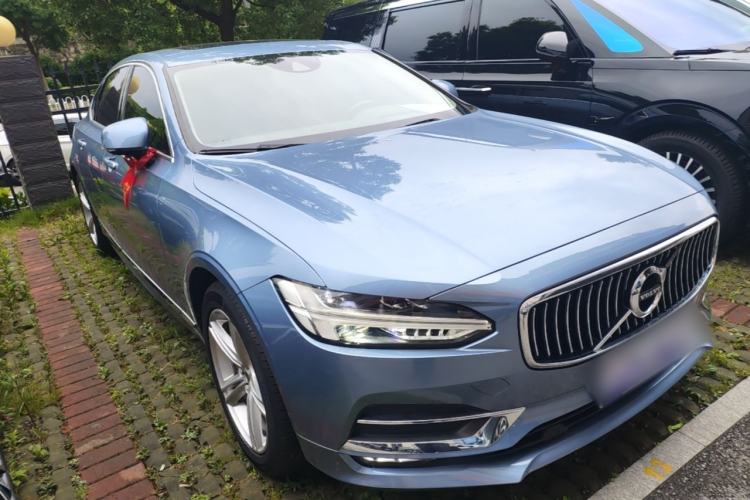 Used Volvo S90 2020 T5 Zhiyi Luxury Edition Front Right 45 Deg