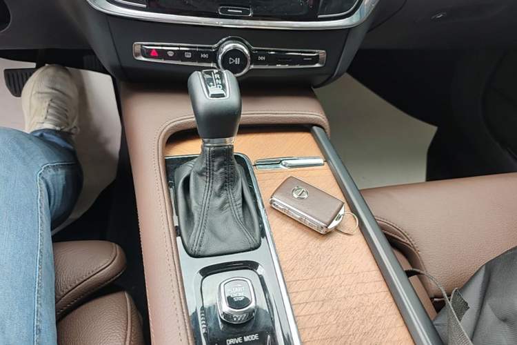 Used Volvo S90 2020 Facelift T5 Smart & Luxurious Edition Gear Lever