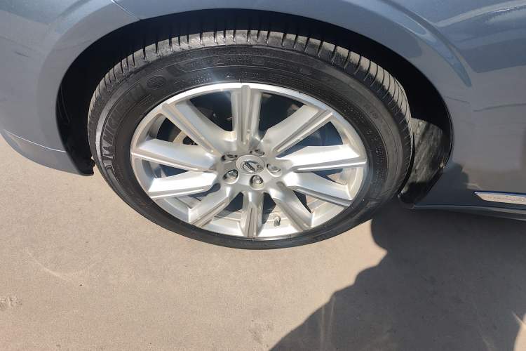 Used Volvo S90 2020 Facelift T5 Smart & Luxurious Edition Left Front Wheel Hub
