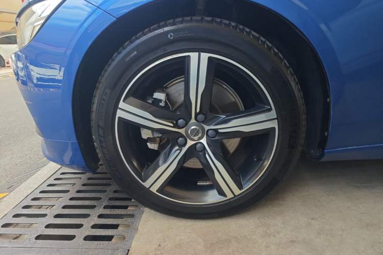 Used Volvo S90 2020 T5 Zhiyuan Sport Edition Left Front Wheel Hub
