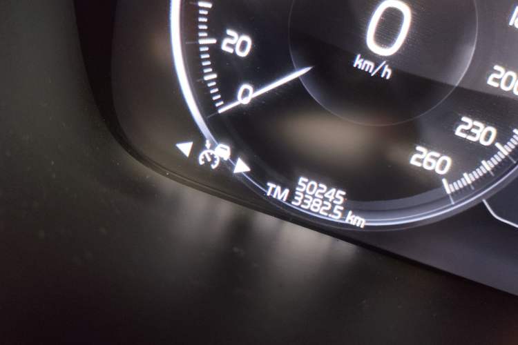 Used Volvo S90 2020 T5 Zhiyuan Luxury Edition Odometer Close Up