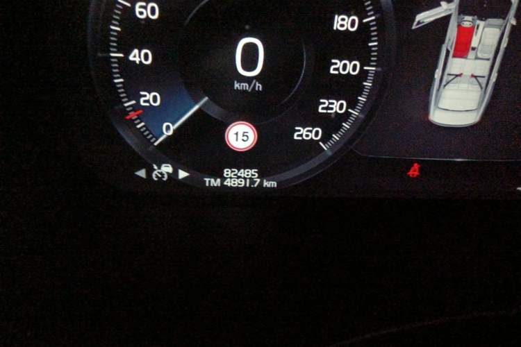 Used Volvo S90 2020 T5 Zhiya Luxury Edition Odometer Close Up
