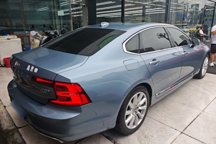 Used Volvo S90 2020 T5 Zhiyi Luxury Edition Rear Right 45 Deg