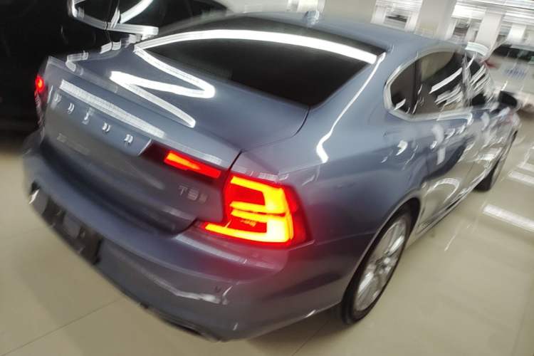 Used Volvo S90 2020 Facelifted T5 Zhiyi Luxury Edition Rear Right 45 Deg