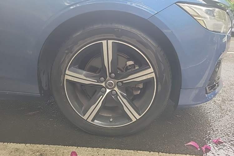 Used Volvo S90 2020 T5 Zhiyi Sport Edition Right Front Wheel Hub
