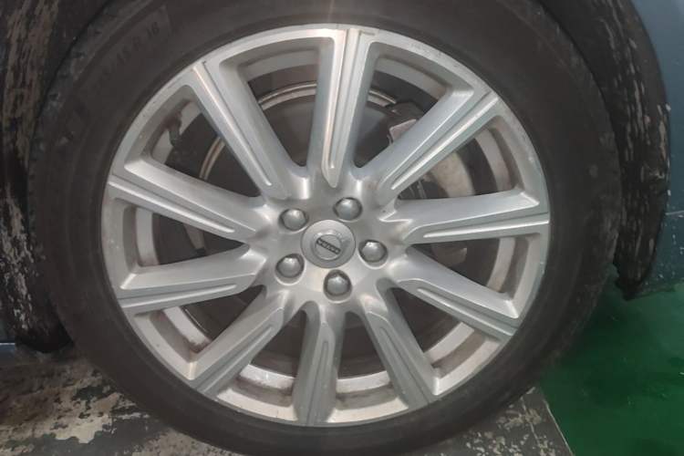 Used Volvo S90 2020 T5 Zhiyuan Luxury Edition Right Front Wheel Hub