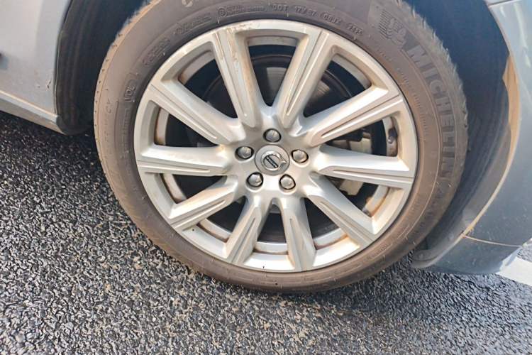 Used Volvo S90 2020 T4 SmartDrive Luxury Edition Right Front Wheel Hub