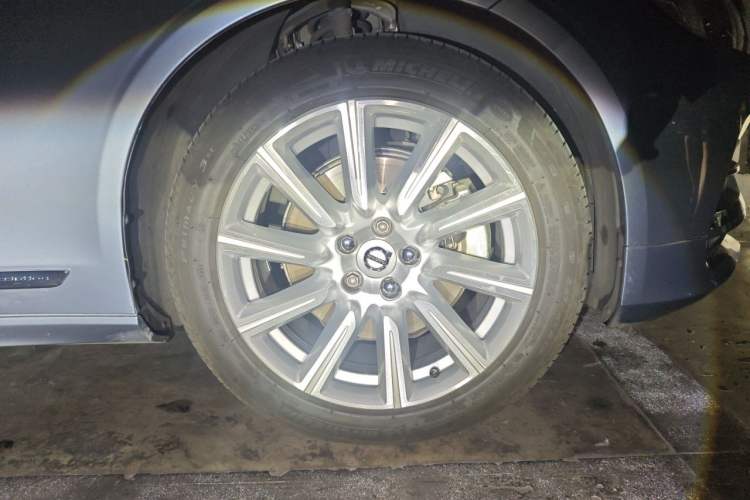 Used Volvo S90 2020 T5 Zhiyuan Luxury Edition Right Front Wheel Hub