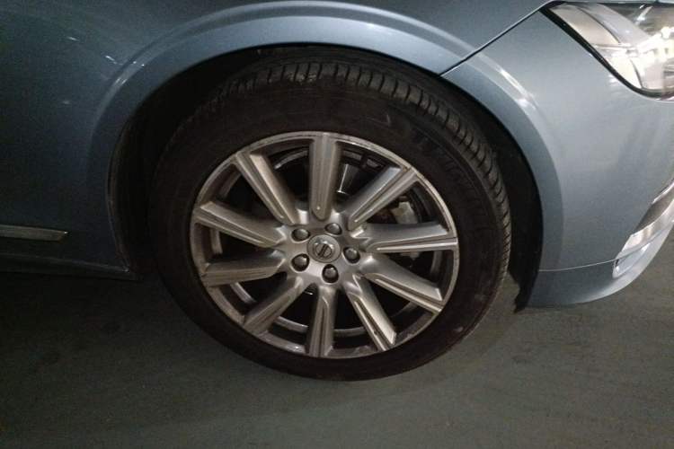 Used Volvo S90 2020 T5 Zhiyuan Luxury Edition Right Front Wheel Hub