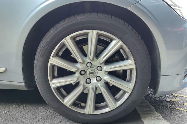 Used Volvo S90 2020 T5 Zhiyuan Luxury Edition Right Front Wheel Hub