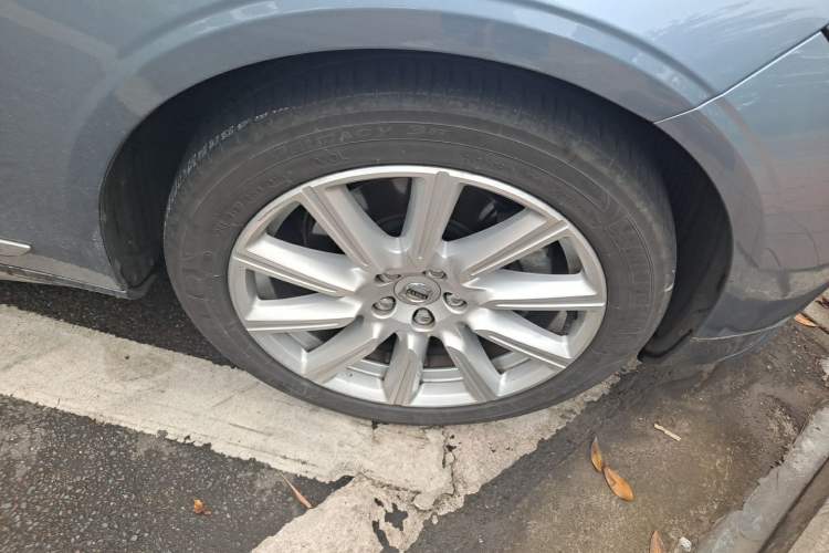 Used Volvo S90 2020 T5 Zhiyi Luxury Edition Right Front Wheel Hub