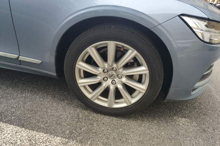 Used Volvo S90 2020 T5 Zhiyuan Luxury Edition Right Front Wheel Hub
