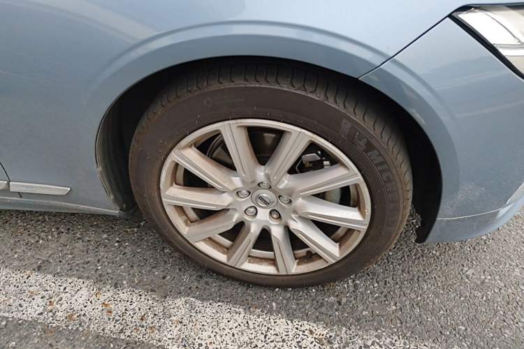 Used Volvo S90 2020 T5 Zhiyuan Luxury Edition Right Front Wheel Hub