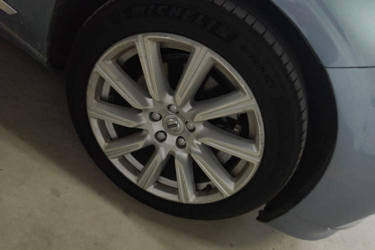Used Volvo S90 2020 T5 Zhiyi Luxury Edition Right Front Wheel Hub
